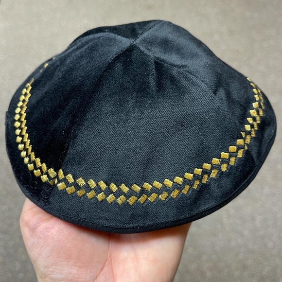 200 Black Velvet Kippa with Gold Design - CLOSEOUT 200 kippot - Picture 6 of 6